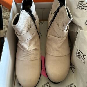 Miz Mooz Boots Ankle Ivory size 7
